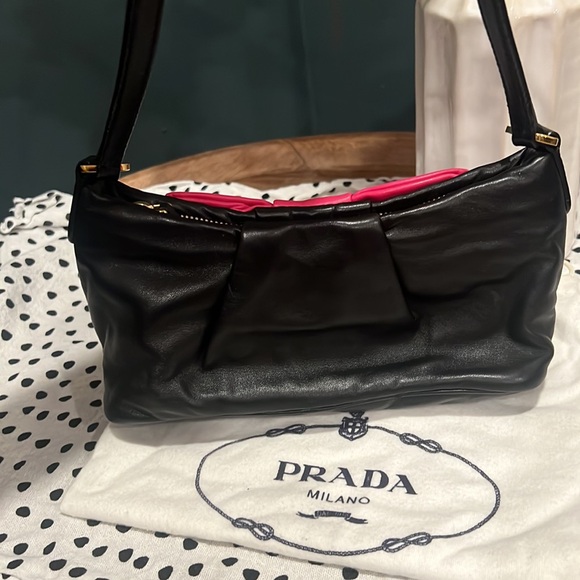 🎀Prada pink and black ribbon handbag! - Picture 9 of 10